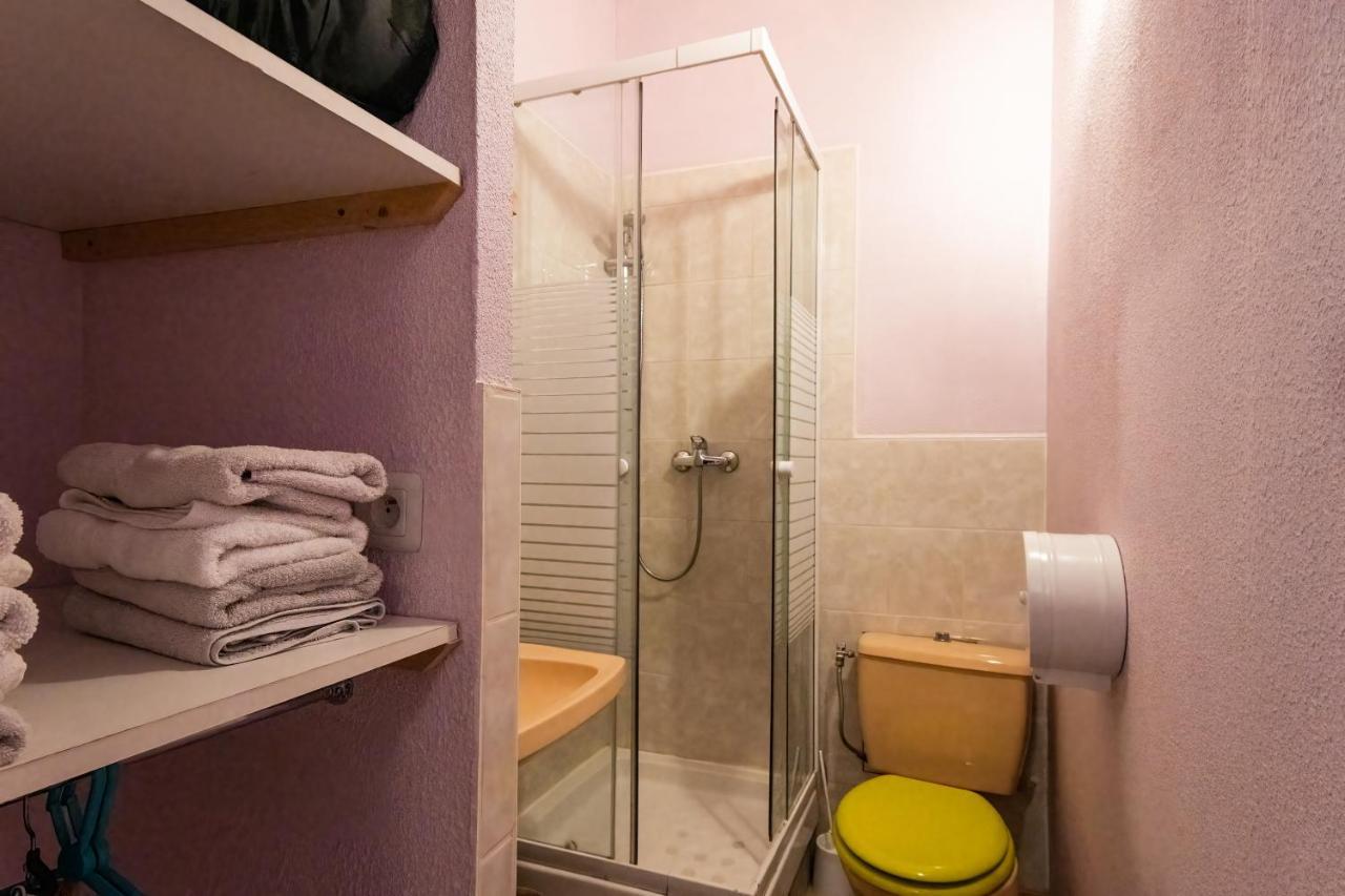 Hotel De La Gare Latresne Buitenkant foto