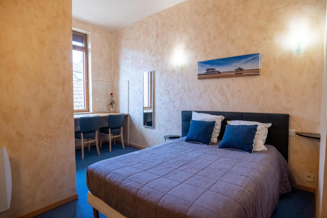 Hotel De La Gare Latresne Buitenkant foto