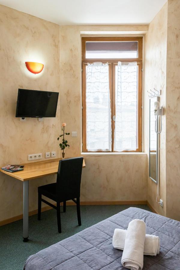 Hotel De La Gare Latresne Buitenkant foto